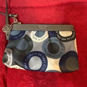 ✅ Authentic Coach wristlet ✅